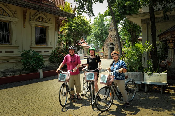 LIFECYCLING - Half Day City Bike Tour - The guides shape the whole experience