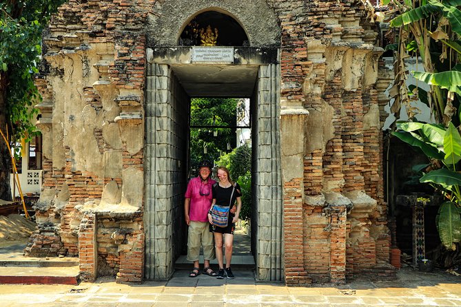 LIFECYCLING - Half Day City Bike Tour - Wat Sri Suphan and the Silver Temple stop