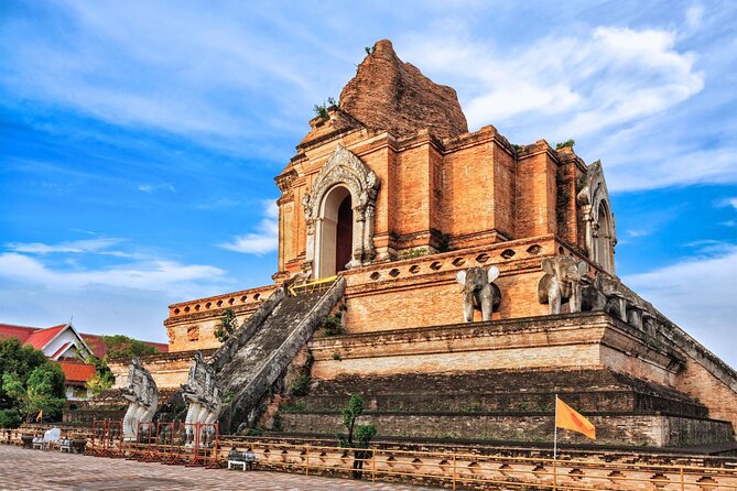 Long Neck Village, Silver Temple & Chiang Mai Top Cultural Sites - A songtaew ride with real tradeoffs