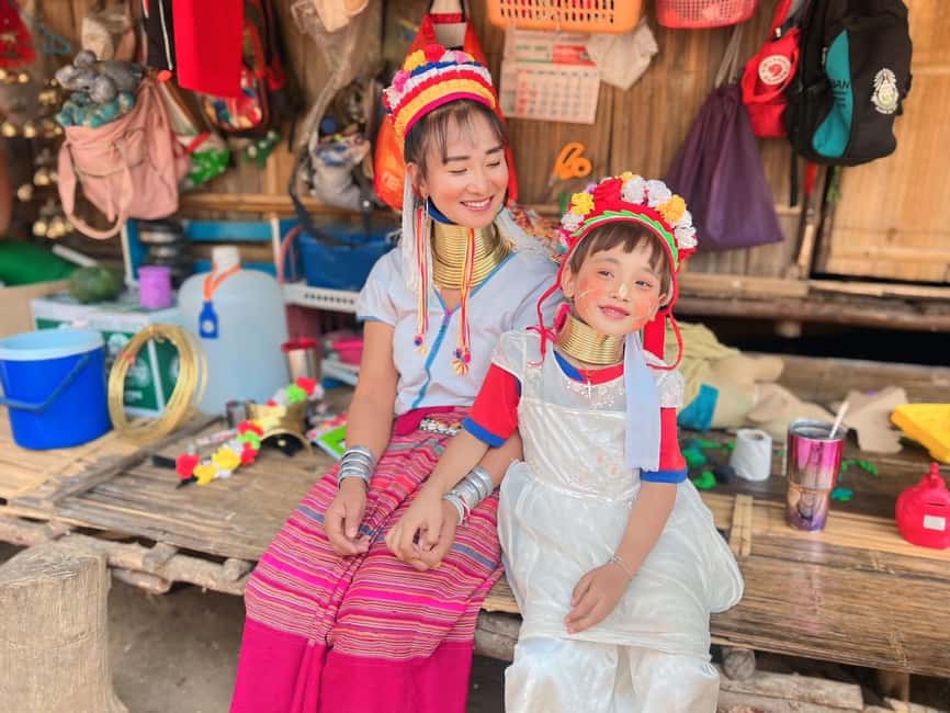 Long Neck Village, Silver Temple & Chiang Mai Top Sites - The Karen Long Neck Village visit