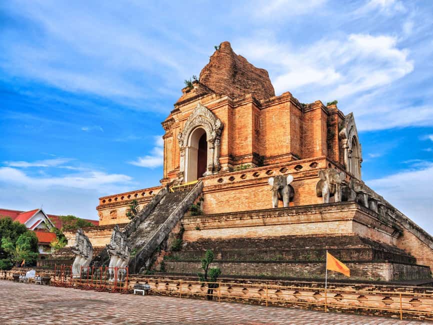 Long Neck Village, Silver Temple & Chiang Mai Top Sites - What the guide adds to the experience