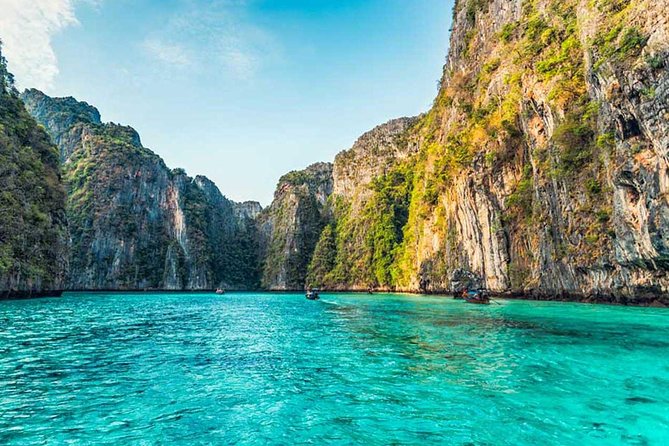Luxury Private Speed Boat Charter - Phi Phi Sunrise - Maya Bay before the day heats up
