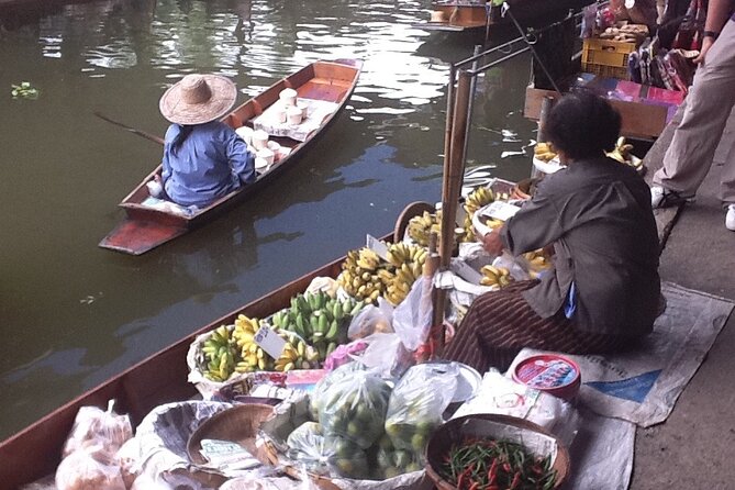 Maeklong & Damnoen Saduak Markets: Railway & Floating Market Tour - The long road from Bangkok matters