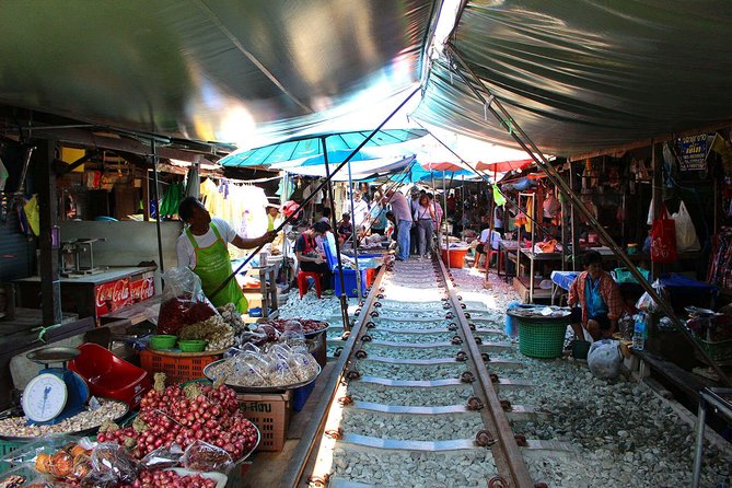 Maeklong & Damnoen Saduak Markets: Railway & Floating Market Tour - Pickup, meeting points, and the end of the day