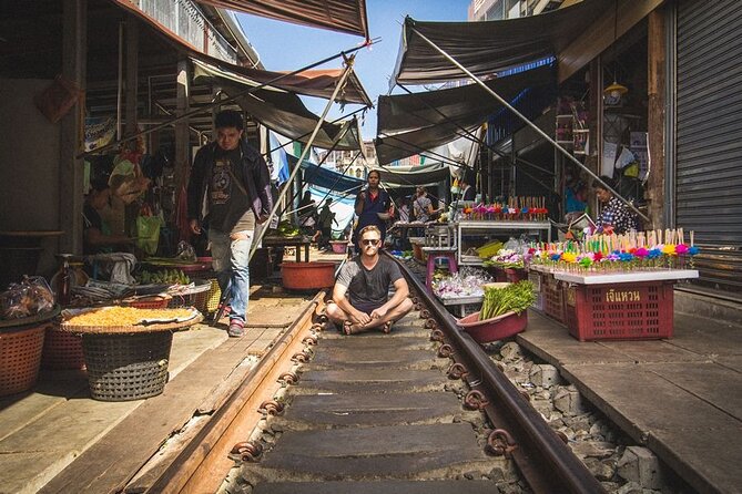 Maeklong Railway Market and Damnoen Saduak Floating Market Tour From Bangkok - Traffic, drop-off, and the real six-hour day
