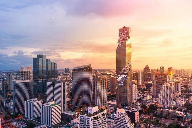 Mahanakhon Sky Walk Tour in Bangkok - Is this a guided tour?