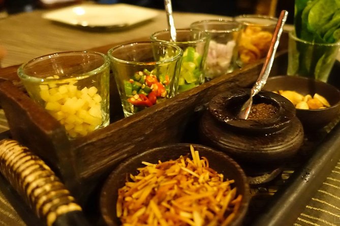 Manohra 5-Star Luxury Dinner Cruise with Pre-Canapés in Bangkok - What you see along the Chao Phraya River
