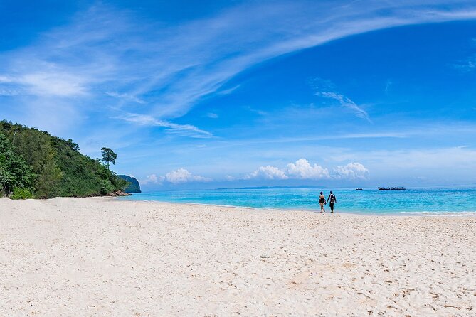 Maya Bay, Phi Phi & Bamboo Island Premium Trip by Seastar From Phuket - Is a group of up to 60 too large?