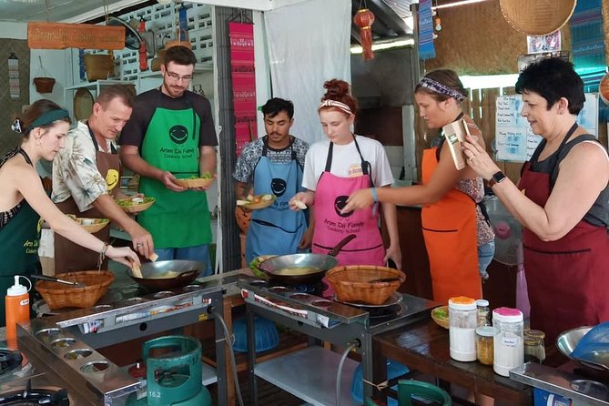 Morning Thai cooking class - Making curry paste from scratch