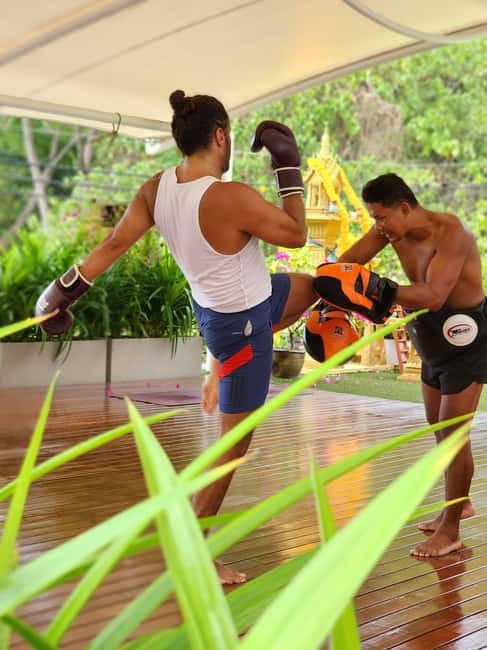 Muay Thai Boxing Class for Beginners - Learning the basics with an English-speaking instructor