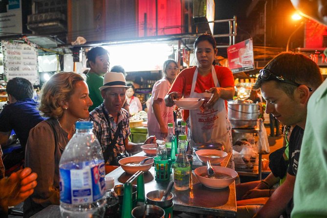 Night Street Food Tour of Bangkok's Chinatown - Stop four: seafood with Thai killer sauce