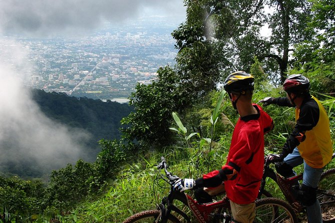 No.1 Chiang Mai: Epic Doi Suthep Downhill MTB Adventure - What the guides and support team add