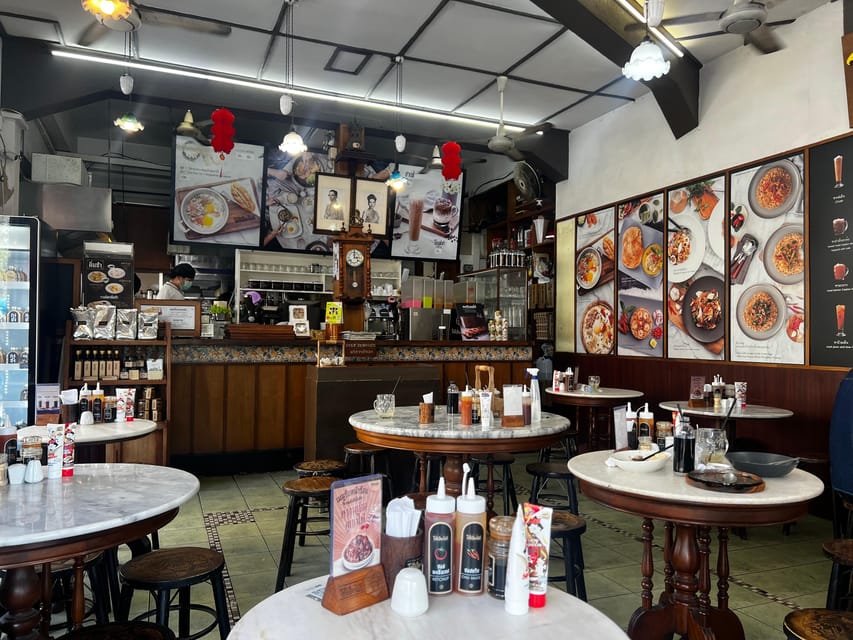 No Diet Club - Local food tour in Bangkok with many tastings - A small group with a social side