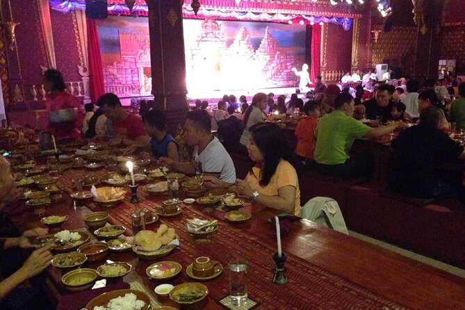 Nopparat’s Traditional Thai Dinner & Dance - A compact introduction to Thai performance