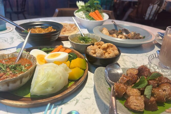 Old Town Chiang Mai Food Tour with 10+ Local Dishes Tastings - Intrawarorot Road brings the first serious round of food