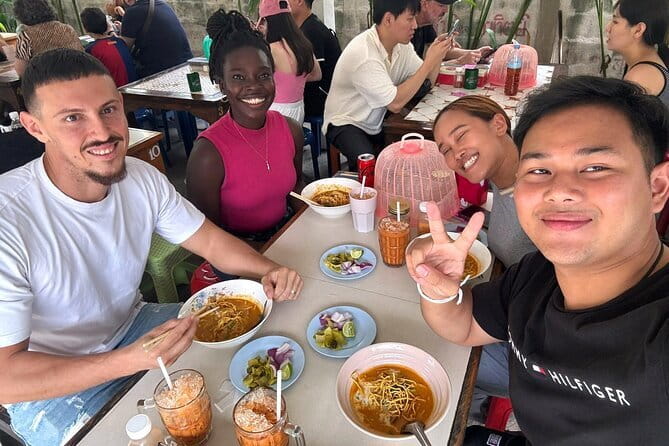 Old Town Chiang Mai Food Tour with 10+ Local Dishes Tastings - Three Kings Monument gets the story moving