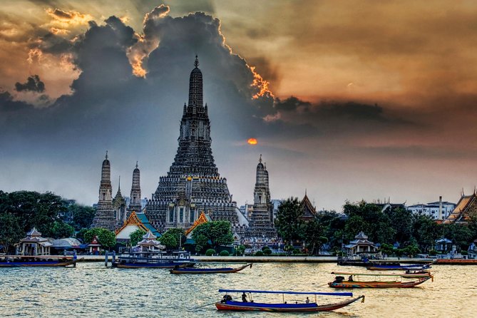 One Day Bangkok Everything - Crossing to Wat Arun for the final temple