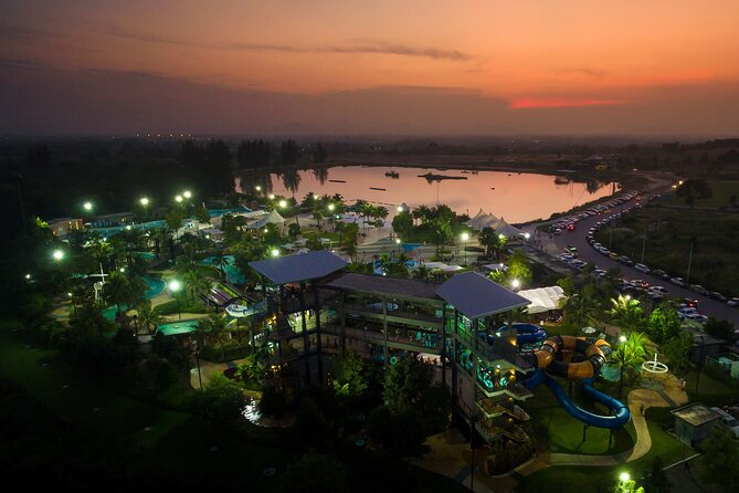 One-Day Pass: Black Mountain Water Park in Hua Hin - Food, drinks, and the pool bar