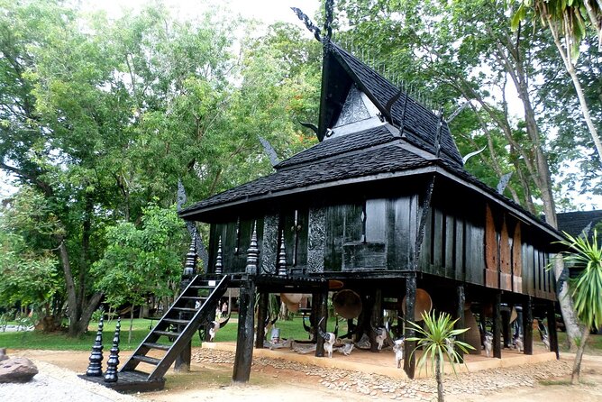 One Day Tour Chiang Rai(White Temple , Blue Temple, Black House) Private Tour - Lunch, coffee, and the private-tour advantage