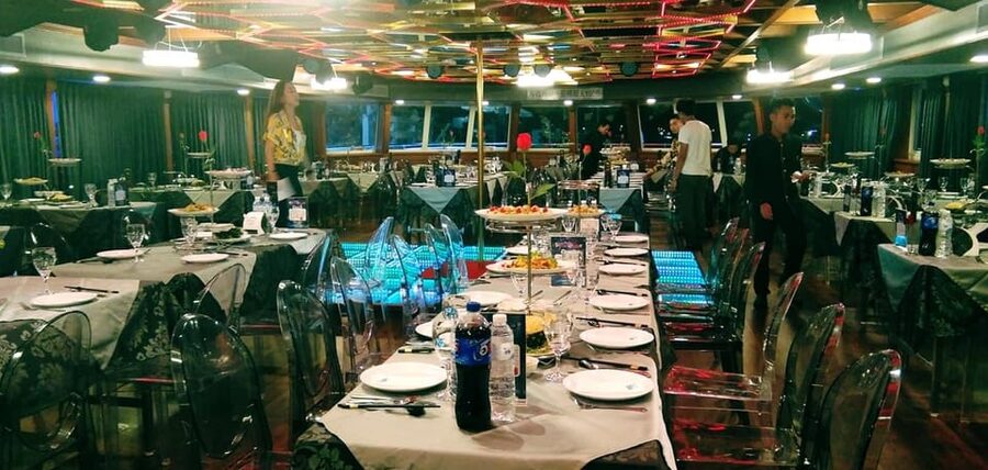 Pattaya: All Star Dinner Cruise, Cabaret Show & Beer Buffet - Boarding at Balihai Pier E in Pattaya