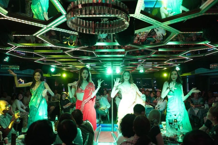 Pattaya: All Star Dinner Cruise, Cabaret Show & Beer Buffet - Disco music and the final part of the evening