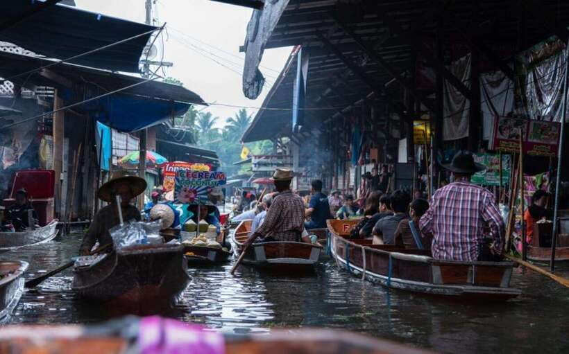 Pattaya: Buddha, Floating Market, Gems Museum Tour & Lunch - Wat Phra Yai and the Big Buddha