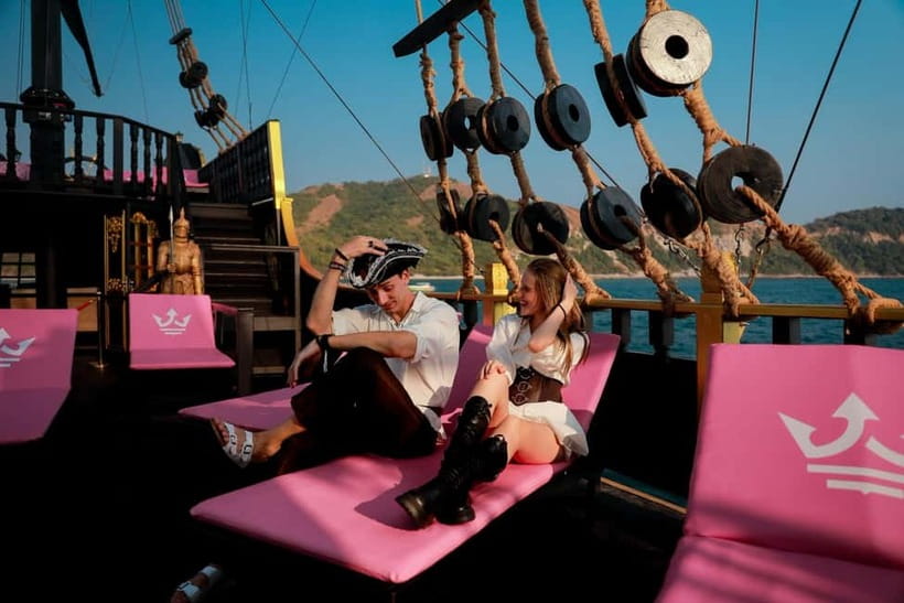 Pattaya: Koh Larn Pirate Cruise with Transfer & Activities - Koh Larn, the main island stop