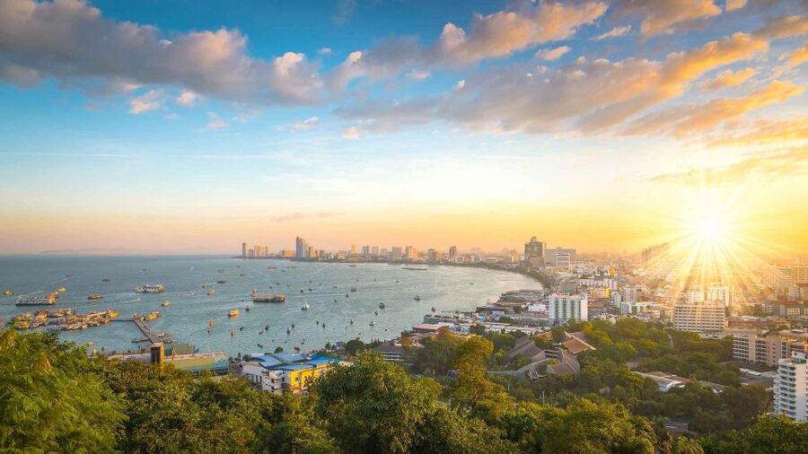 Pattaya: Private Customizeable City Highlights Tour & Driver - Jomtien Beach, a calmer start to the day