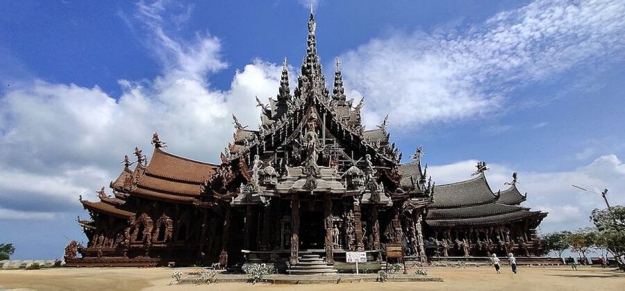 Pattaya: The Sanctuary of Truth Discounted Admission Ticket - The one-hour English tour and its guides