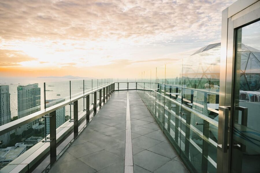 Pattaya: The Sky 32 at Grande CentrePoint Hotel - A menu that crosses Thai and international lines