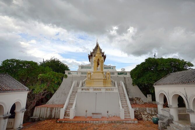 Petchaburi Highlights Khao Luang Cave, Palaces & Temples Group Tour from Hua Hin - Lunch keeps the schedule easy