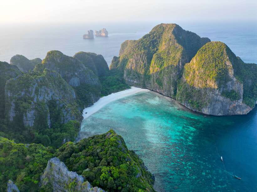 Phi Phi: Half-Day Tour with Maya Bay, Pileh Lagoon & Snorkel - The crew, boat comfort, and pace