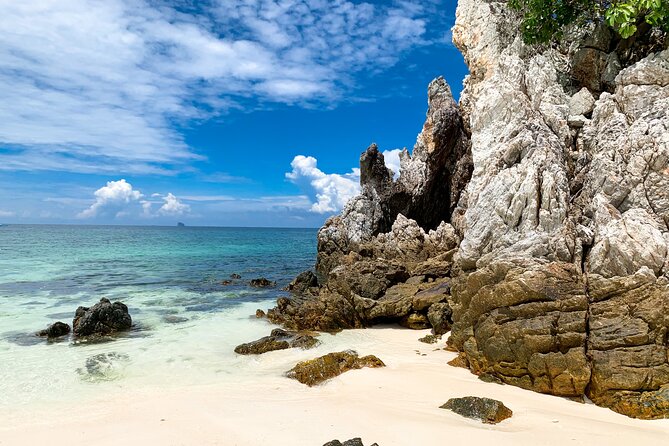 Phi Phi Islands & Maya Bay: Premium Service & All-Day Food - Lunch and an hour on Phi Phi Don