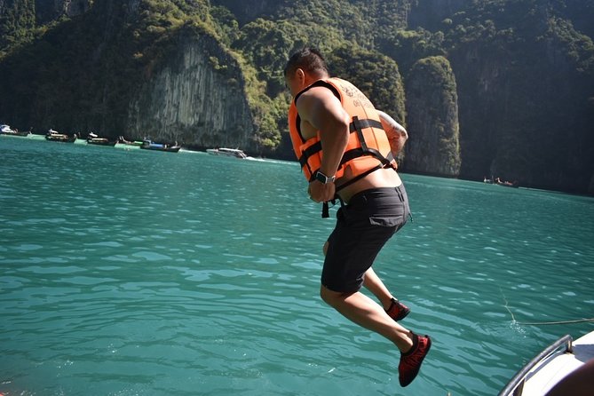 Phi Phi Islands Speedboat Full-Day Tour from Phuket+ Buffet Lunch - Pileh Bay and the first snorkel stop
