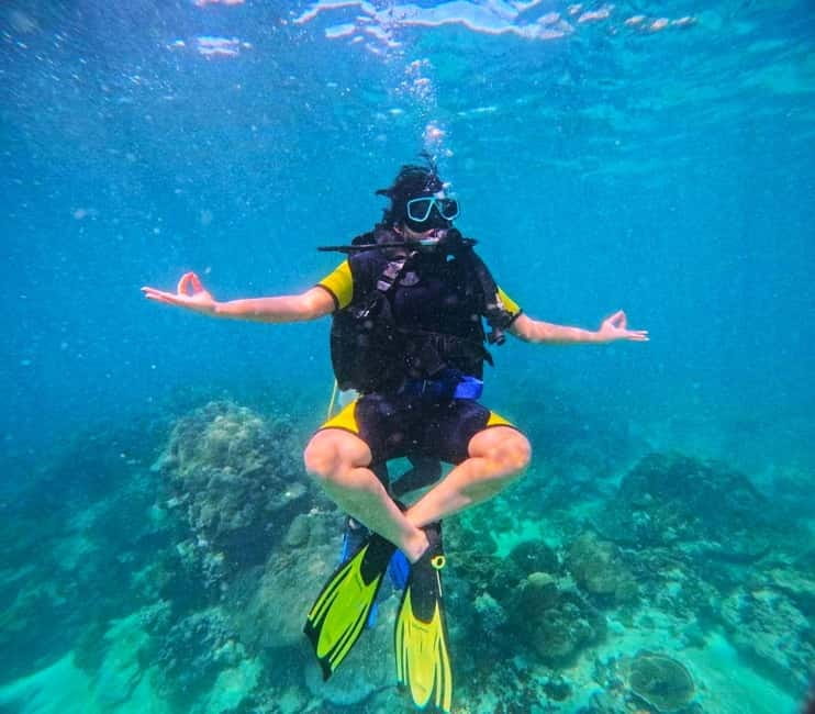 Phuket: 3 Khai Islands Speedboat Tour- Snorkeling & Relaxing - The boat and guide service make a difference
