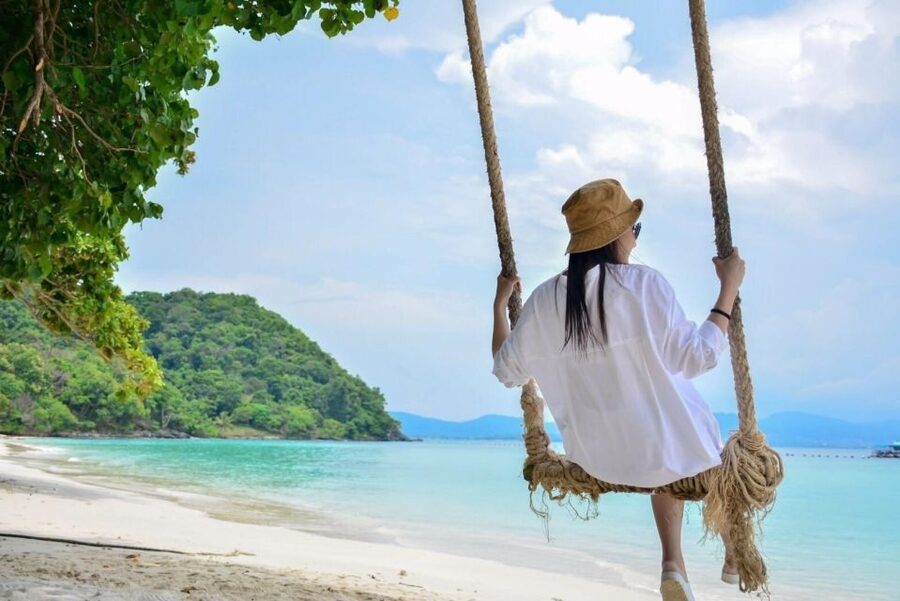 Phuket: Coral Island Day Tour by Speedboat - What the crowds mean for your day