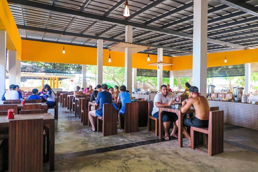 Phuket: Coral & Racha Islands Day Trip By Speedboat - What the guides and crew add to the day