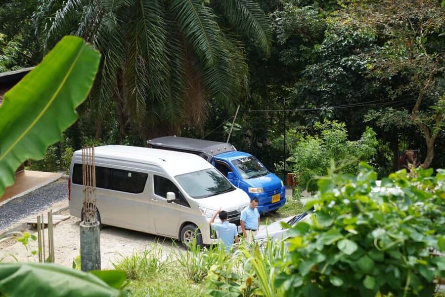 Phuket : Guided Tour to Elephant Sanctuary with Transfers - What happens during the 20-minute ride