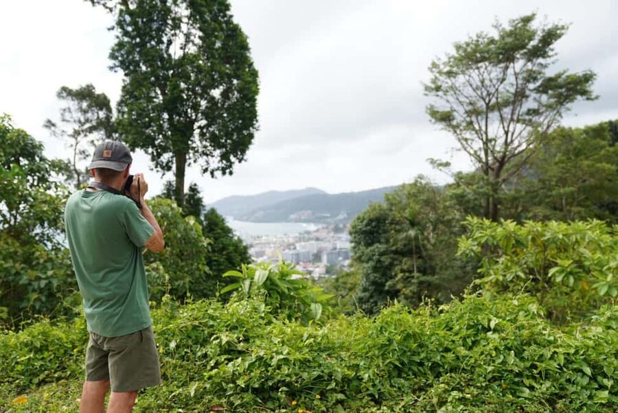 Phuket : Guided Tour to Elephant Sanctuary with Transfers - Group size and the quality of the guiding