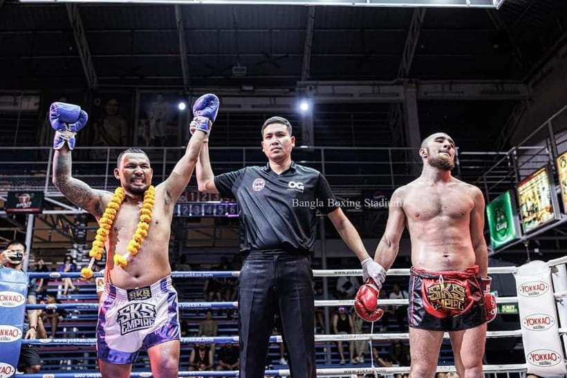 Phuket: Live Muay Thai at Bangla Boxing Stadium with T-Shirt - The Wai Kru ritual before the first bell