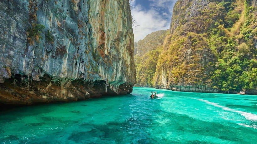 Phuket: Phi Phi Islands and Maya Bay Day Trip with Lunch - The speedboat ride and first snorkeling stop