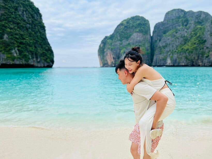 Phuket: Phi Phi Islands and Maya Bay Day Trip with Lunch - Getting from Phuket to the islands