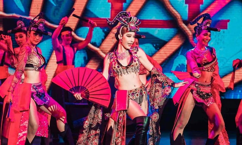 Phuket: Simon Cabaret Show Tickets Optional First 3 Rows - What the evening looks like from arrival to curtain call