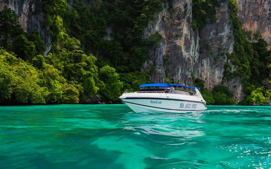 Phuket: Speedboat Day Trip to Phi Phi and Maya Bay - Phi Phi Le, the dramatic heart of the route
