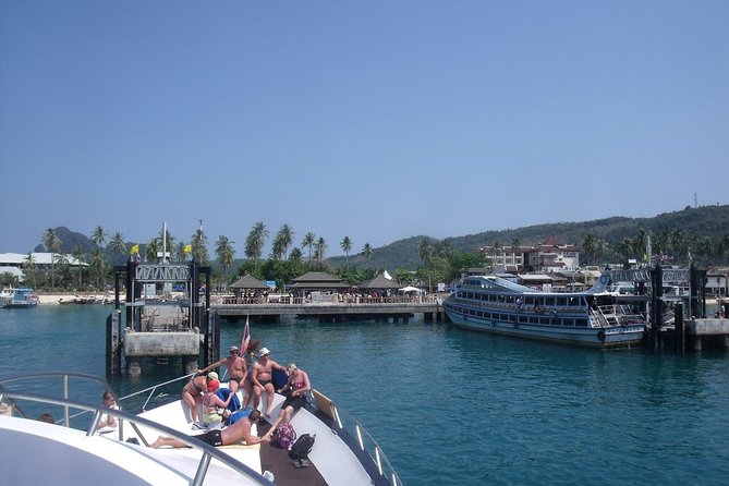 Phuket to Koh Phi Phi by Phi Phi Cruiser - Handling bags at the port and on arrival