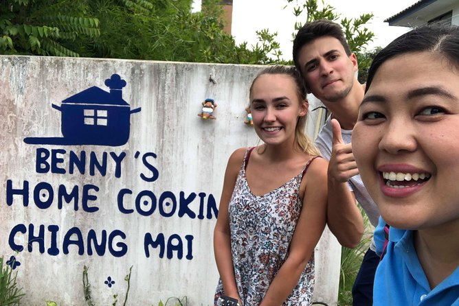 Private Dinner Cooking Class with Benny in Chiang Mai - Making curry paste from scratch