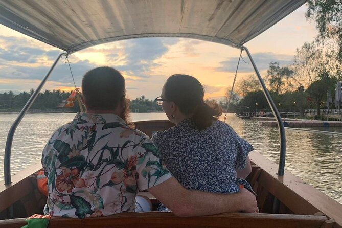 Private Excursion to Maeklong Railway & Amphawa Floating Markets - Is $152.88 per person a fair price?