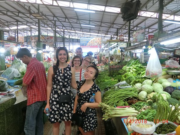 Private food Tour + Sightseeing +Thai Cooking class - Learning to cook Panang curry and pad thai