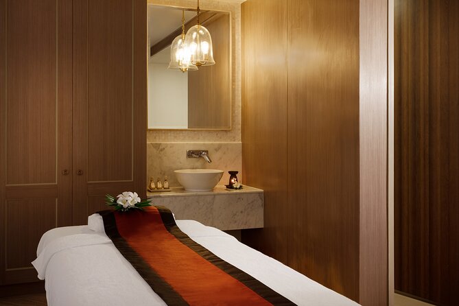 Private Royal Siam Thai Package with Thai Massage in Phuket - The 30-minute coconut scrub