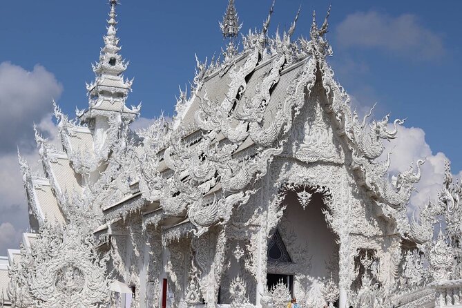 Private Tour Chiang Rai 3 Wonderful Temples & Lalitta Cafe - Key details before you book